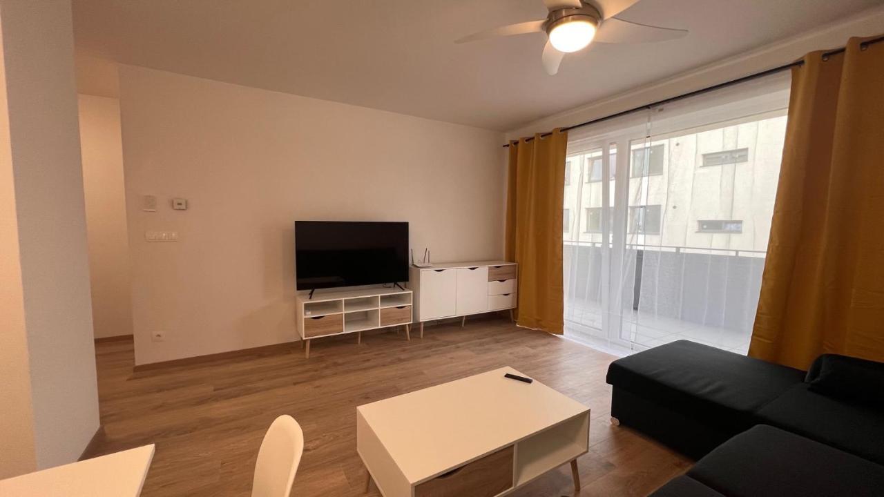 2 Room Apartment Rovinka, 204 ภายนอก รูปภาพ